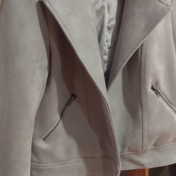 Jacket - Picture 4 of 4